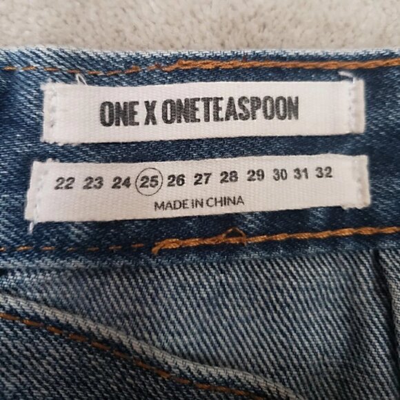 SUPER FLATTERING One Teaspoon Freelove Distressed Denim Pencil Skirt | High Wais - Picture 5 of 10